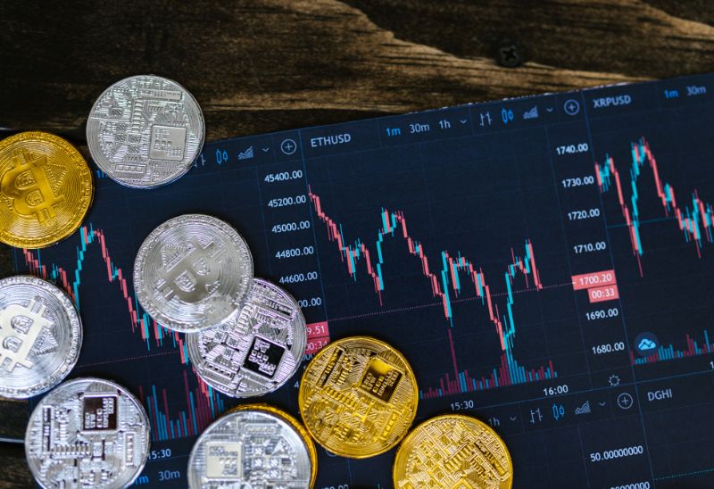 What are the key trends in the crypto market for January 2025